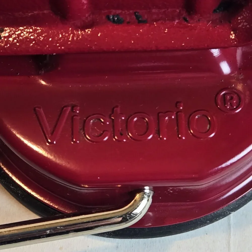Apple Peeler by VICTORIO Peeler/Slicer -StrongSuction Base Red In Original Box